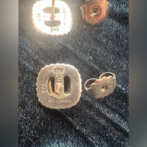 David Yurman Petite Albion Stud Earrings in Sterling Silver with Onyx - Picture 6 of 12